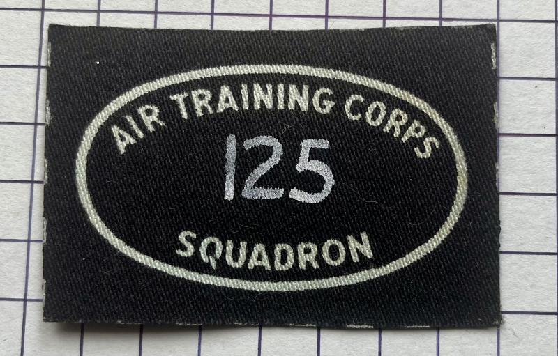 cWW2 125 Squadron (Cheltenham) Glos Printed 'Calico' Shoulder Title Patch