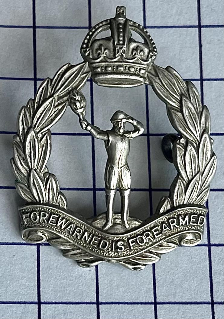 cWW2 Royal Observer Corps (ROC) Cap Badge KC