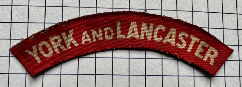 cWW2 Printed York And Lancaster Regiment Shoulder Title Badge