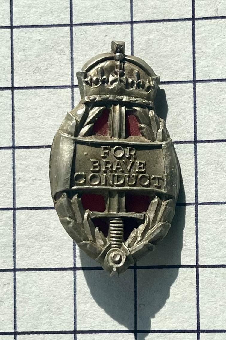 c1943-45 WW2 British Plastic King’s Commendation for Brave Conduct Economy Pin Badge
