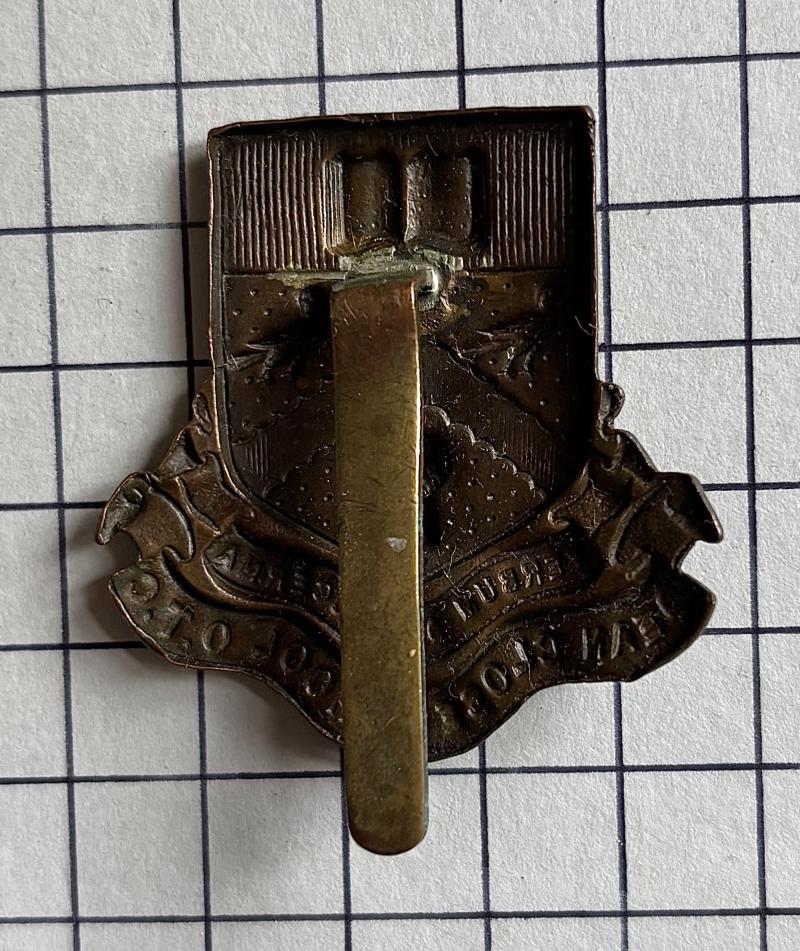 Pre 1948 Variation 'Copper Finish' Dean Close School Officer Training Corps (OTC) Gloucestershire Cap Badge
