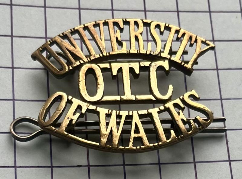 Rare University of Wales Officer Training Corps (OTC) Brass Metal Shoulder Title Badge