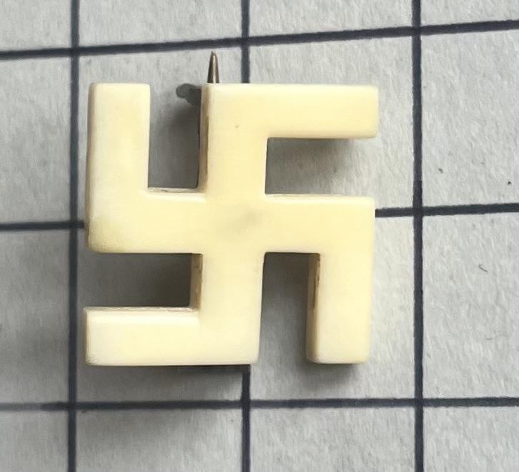 c1930s German Patriotic Bakelite Pin Day Badge NSDAP