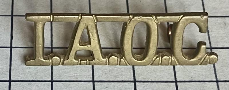 cWW2 Indian Army Ordnance Corps (IAOC) Cast Brass Shoulder Title Badge