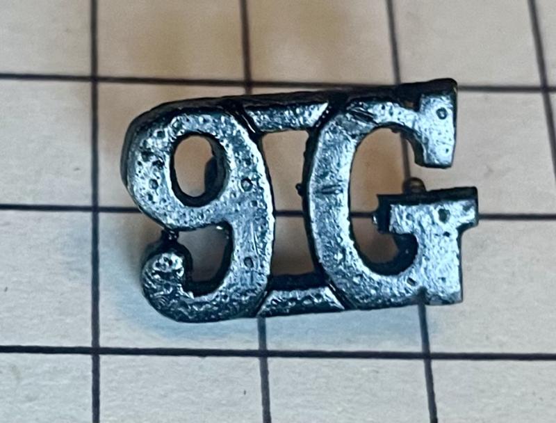 Post 1920 9th Gurkha Rifles (9G) Regiment Shoulder Title Badge