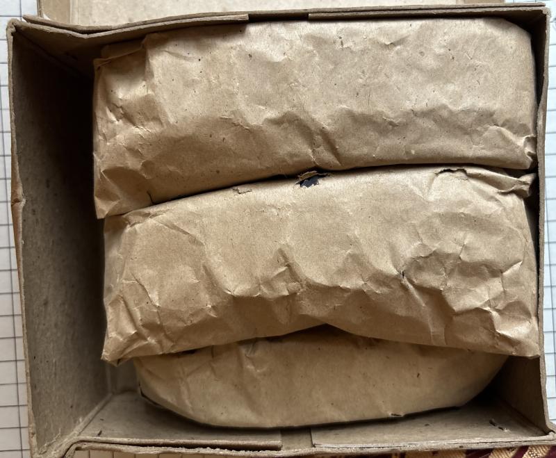 cWW2 Box 100 x Royal Marine (RM) Plastic Collar Badges Carton