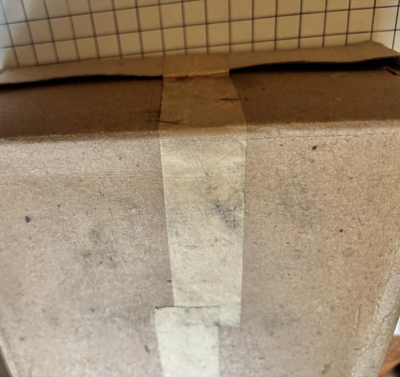 cWW2 Box 100 x Royal Marine (RM) Plastic Collar Badges Carton