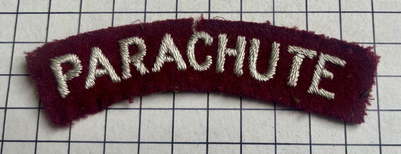 cWW2, Mid-War Parachute Regiment Cloth Shoulder Title Patch Badge A good and early war time period embroidered serif type lettering Para Regt shoulder title.GC.