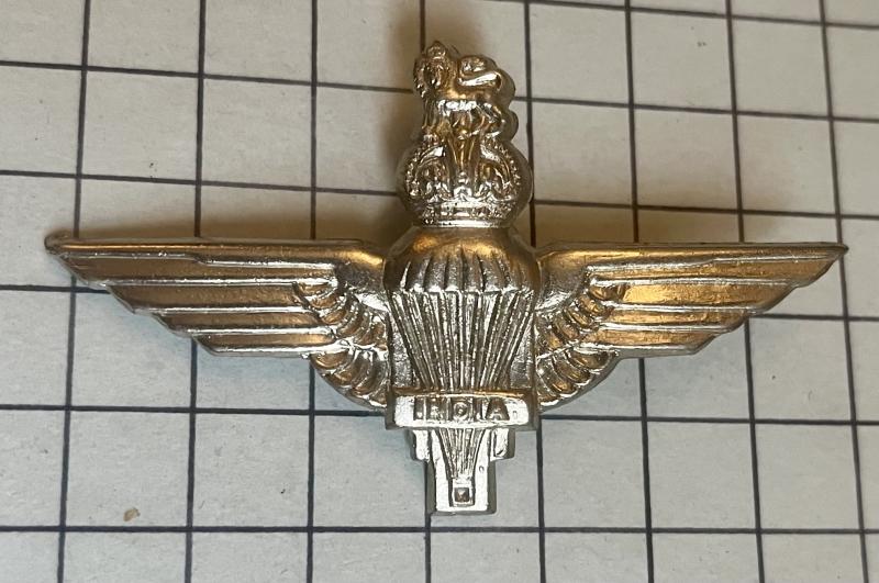 cWW2 Indian Parachute Regiment Cap Badge