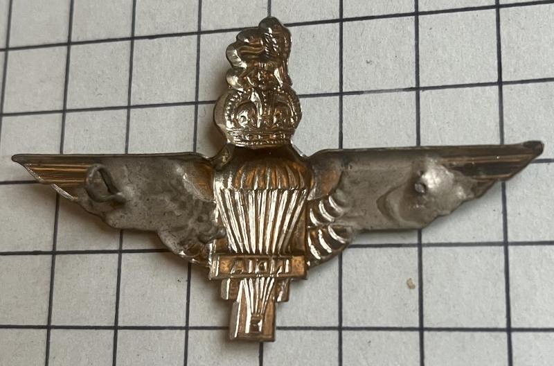 cWW2 Indian Parachute Regiment Cap Badge