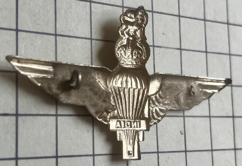 cWW2 Indian Parachute Regiment Cap Badge