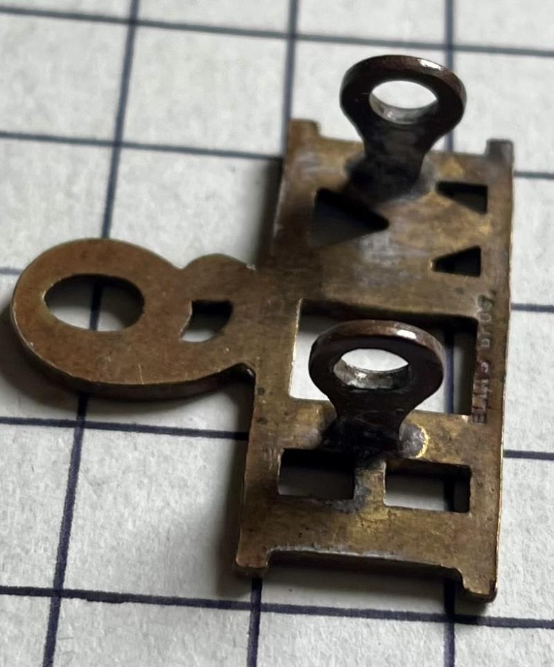 cWW1 1905-1920 Canadian 9th Mississauga Horse Manufactured by Ellis Bros Shoulder Title Brass Badge