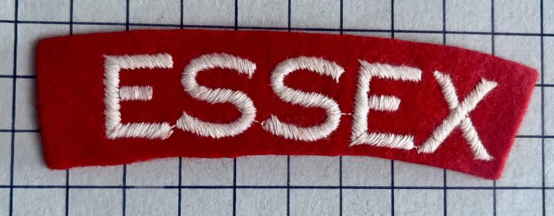cWW2 Essex Regiment 'Paste Back' Cloth Shoulder Title Badge
