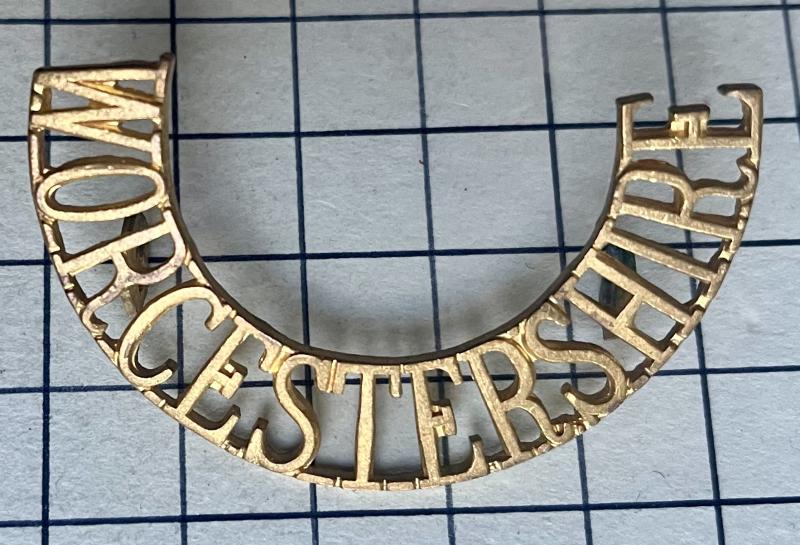 Worcestershire Regiment Brass Metal Shoulder Title Badge
