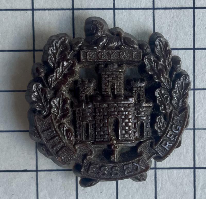 cWW2 The Essex Regiment Plastic Economy Cap Badge