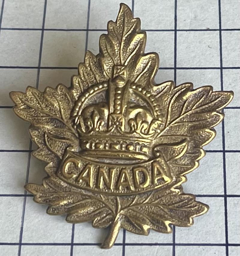 cWW2 Canadian Army General Service Maple Leaf Cap Badge