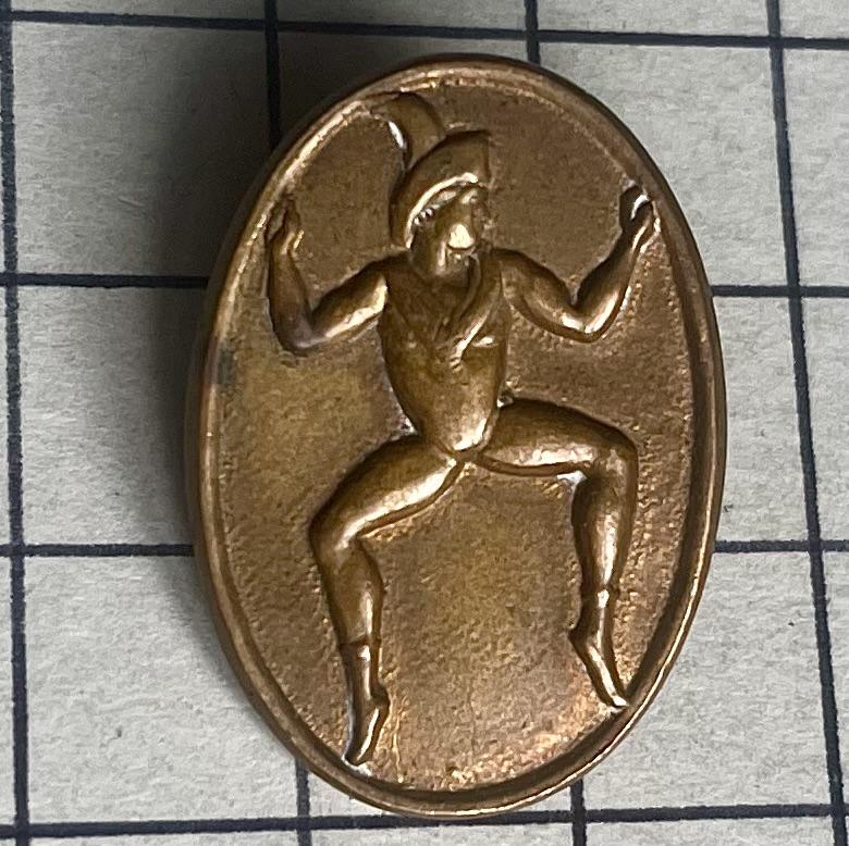 c1941 British Girl Guides (GG) Brownie Promise Brass Pin Badge