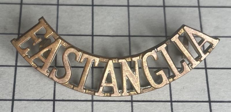 c1946-68 East Anglia Bde Brass Shoulder Title Badge