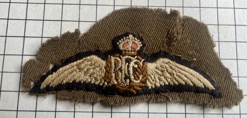 cWW1 Royal Flying Corps (RFC) Pilot Wing Cloth Badge Attached To Uniform