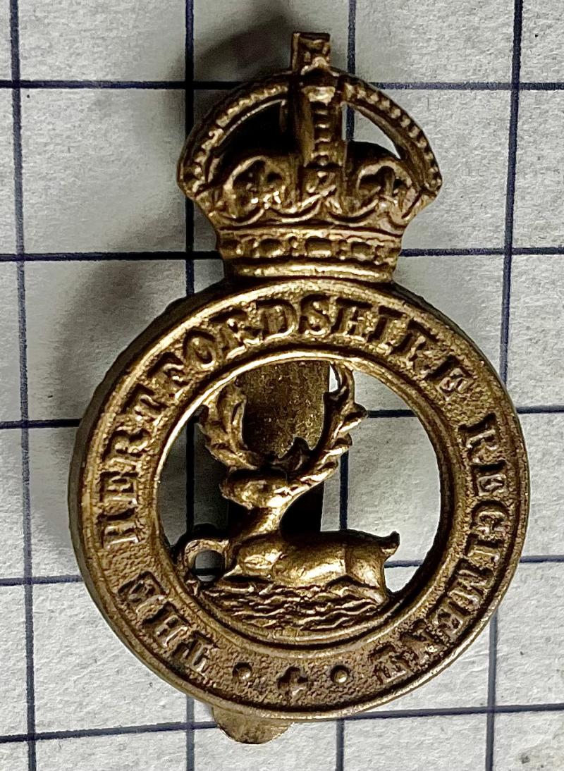 c1908-61 Hertfordshire Regiment Brass Cap Badge