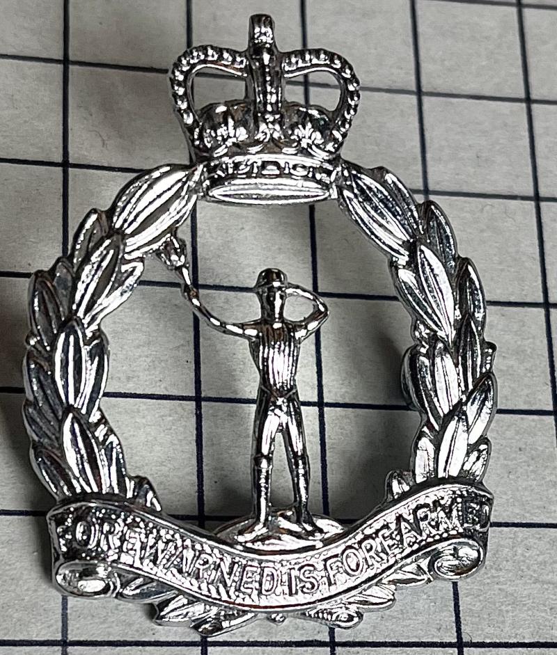 Royal Observer Corps (ROC) Chrome Queen's Crown (QC) Cap Badge