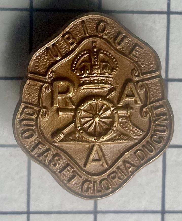Royal Artillery Association Brass Lapel Buttonhole Sweetheart Badge Gaunt