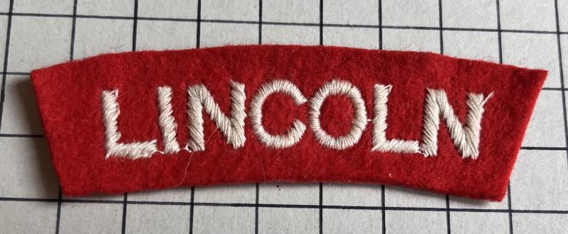 c1943 WW2 Lincoln Regiment Paste Backed Cloth Shoulder Title Badge Patch