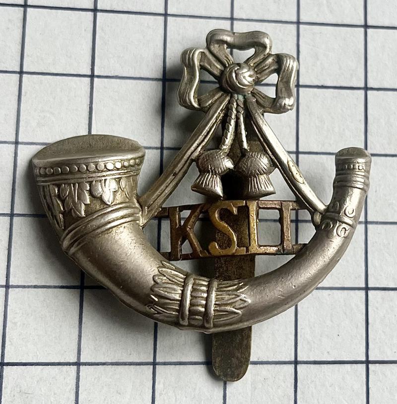 cWW2 King's Shropshire Light Infantry (KSLI) Regiment Bi-Metal Cap Badge