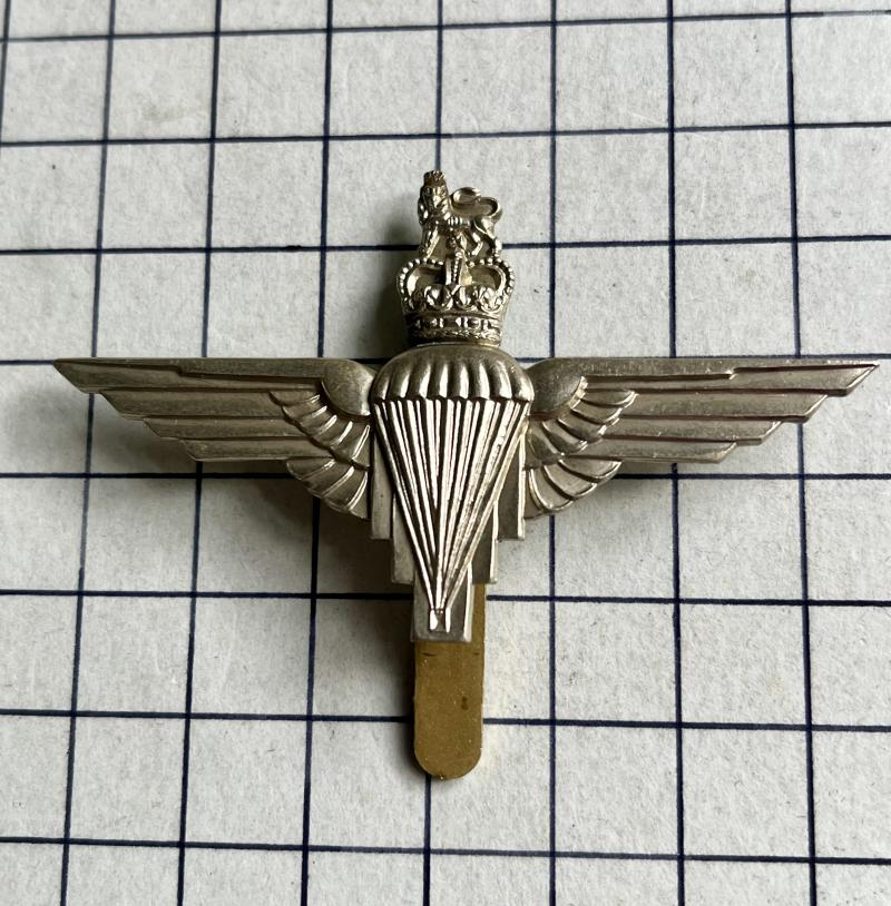 Post 1953 Parachute Regiment Beret Cap Badge by J.R. Gaunt London