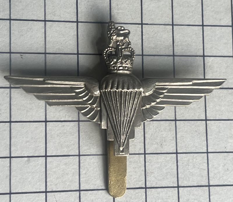 Post 1953 Parachute Regiment Beret Voided Crown Cap Badge by J.R. Gaunt London