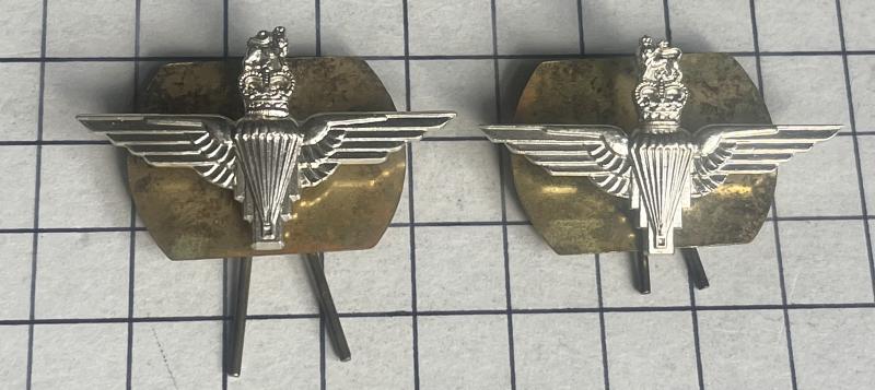 Post 1953 Parachute Regiment Pair White Metal Collar Badges