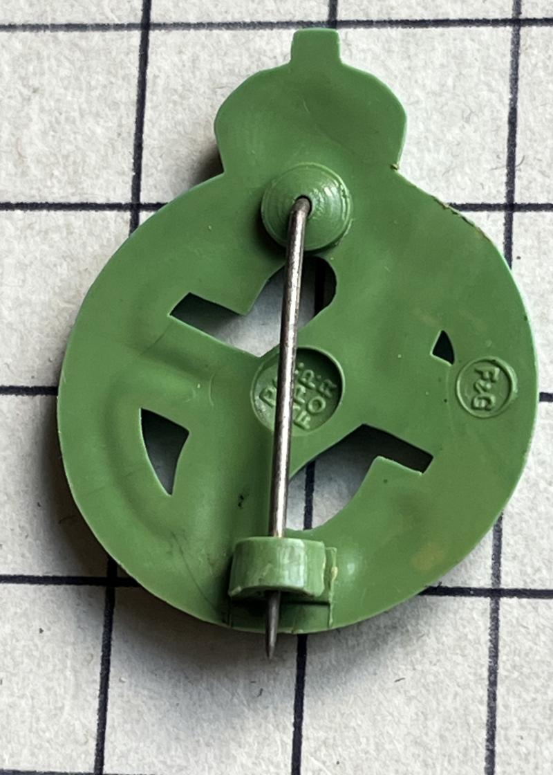 c1942-45 WW2 Plastic Green Salvage Steward Economy Lapel Pin Badge