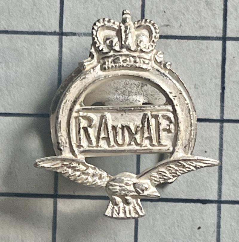 c1950s Silver Wash Royal Auxiliary Air Force RAuxAF Lapel Badge
