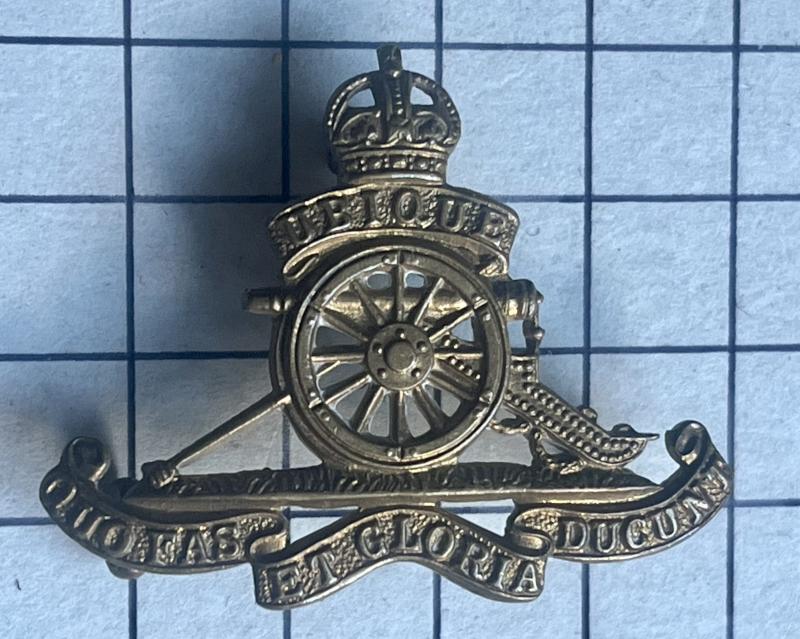 c1948-52 Beret Small Size Royal Artillery (R.A.) Cap Badge 3 Lugs