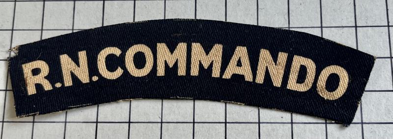 cWW2 Royal Navy (RN) Commando Calico Printed Shoulder Title Badge