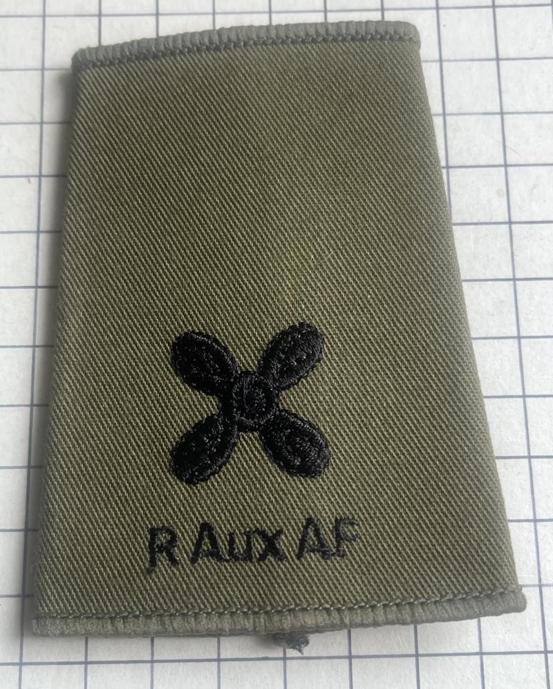 Pre 2005 Royal Air Force (RAF) Auxiliary JT Shoulder Title Badge