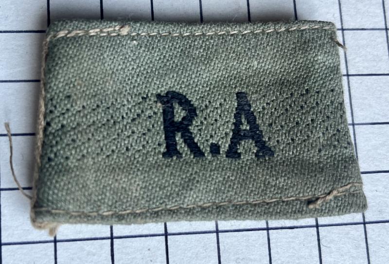 c1943-45 WWII Royal Artillery (RA) Jungle Green Tropical Shoulder Title Slip-On Badge