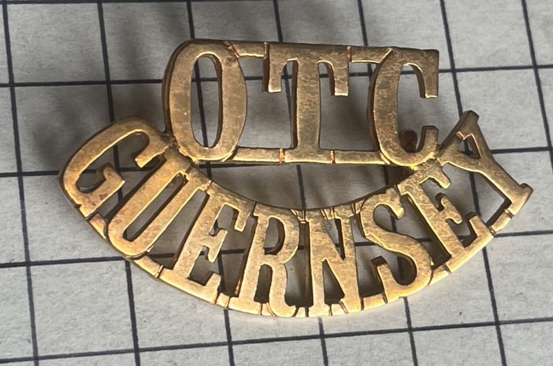 Pre-1950 Queen Elizabeth College Guernsey Channel Islands Officer Training Corps (OTC) Shoulder Title Badge