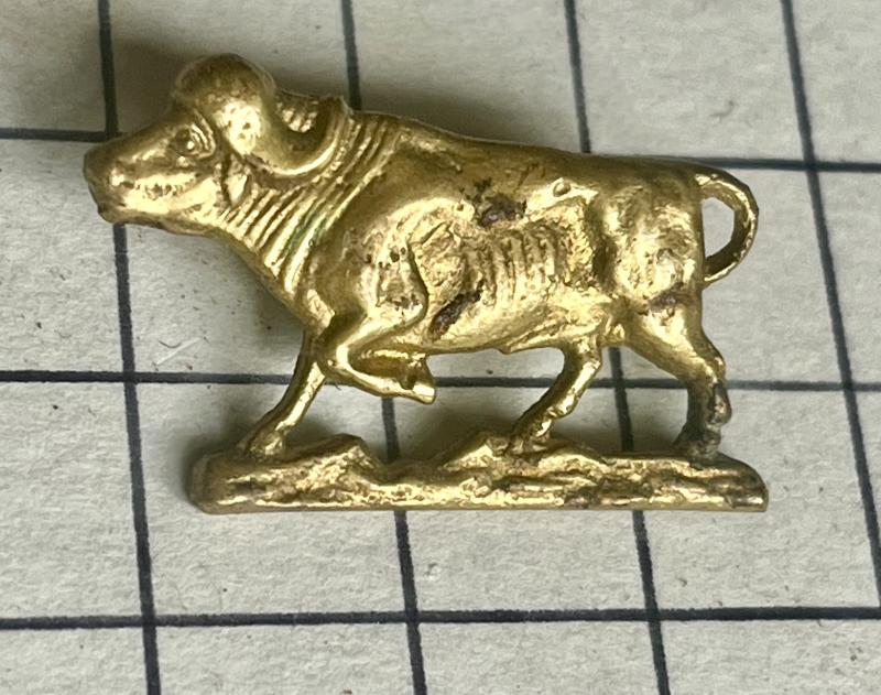 c1937-63 Kenya Regiment African Cast Brass Collar Badge