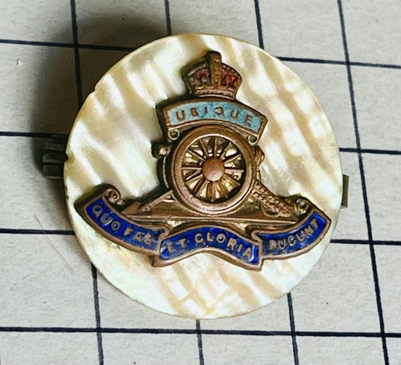 cWW2 Royal Artillery (RA) Sweetheart Pin Badge