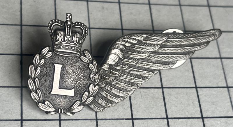 Silver Royal Australian Air Force (RAAF) Loadmaster 'L' Half-Wing Brevet Pin Badge
