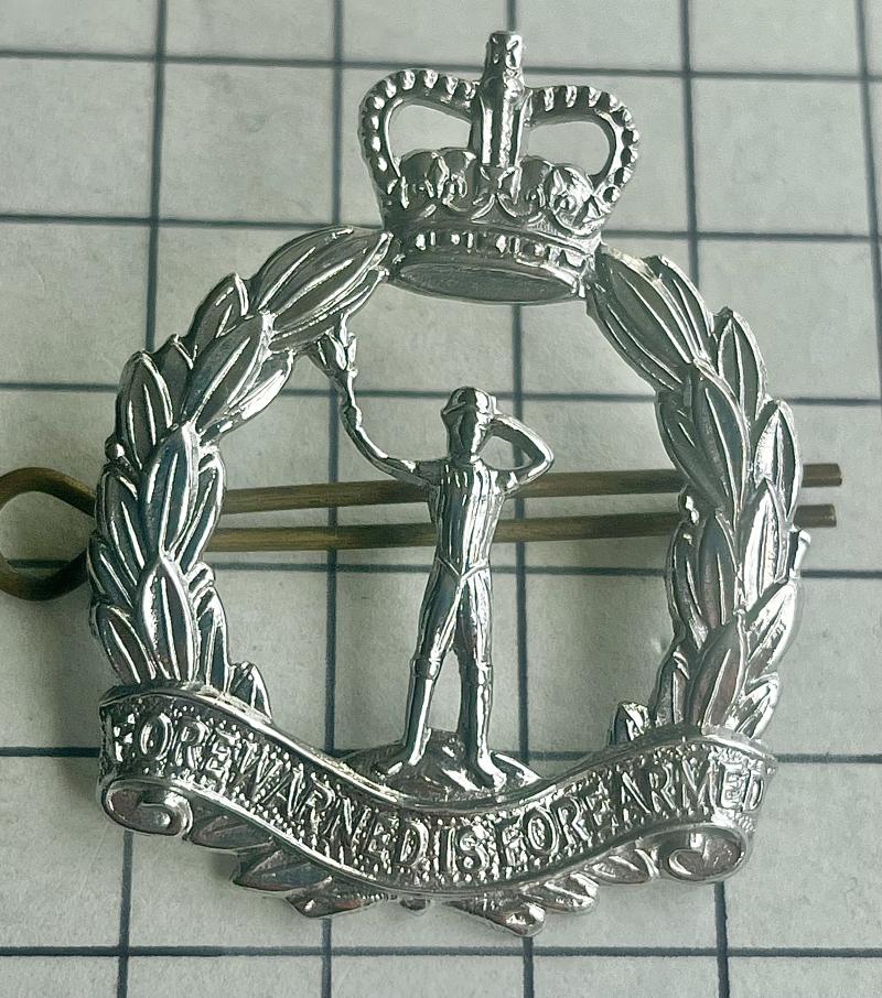 Post 1952 Royal Observer Corps (ROC) Chrome Queen's Crown (QC) Cap Badge