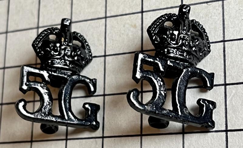 c1924-50 5th Royal Gurkha Rifles (RGR) Pair of 5G (Frontier Force) Blackened Shoulder Title Badges
