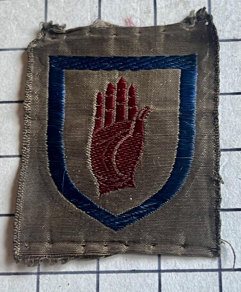 cWW2 8th (Belfast) HAA Regiment Royal Artillery Formation Sign Pagri Cap Badge