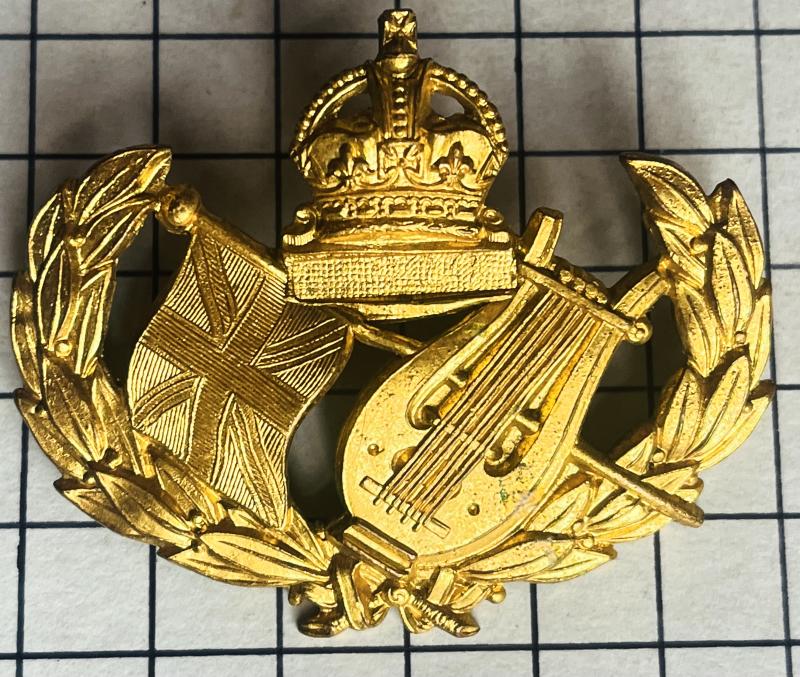 Pre-1952 British Musician or Bandmaster Gilding Metal Cap Badge
