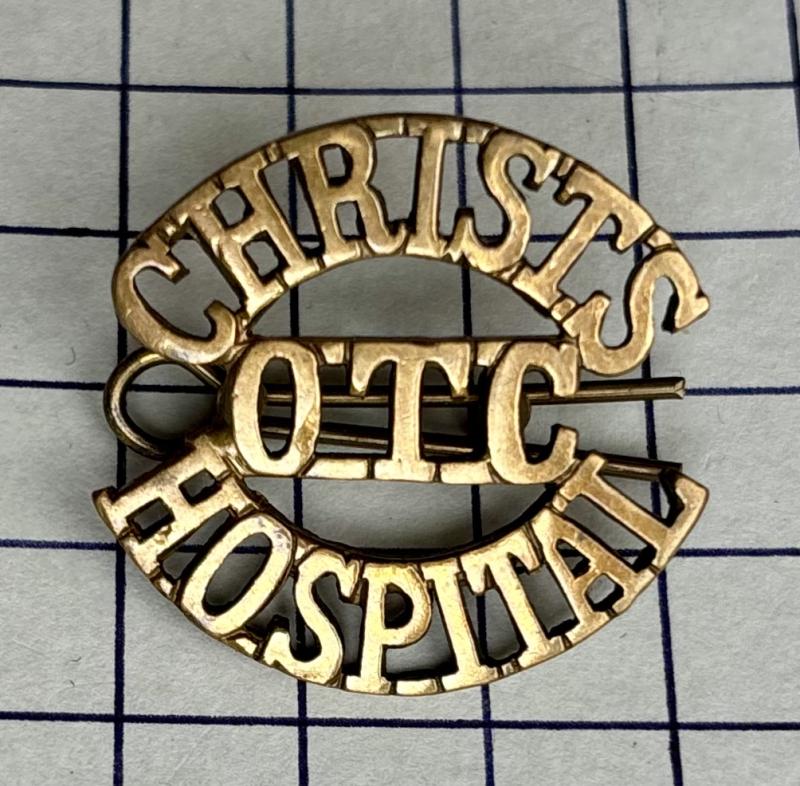 c1908-40 Christ's Hospital Horsham Sussex Officer Training Corps Shoulder Title Small Brass Metal Badge