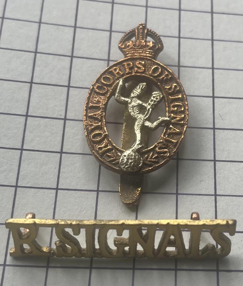 cWW2 Royal Corps of Signals (RCOS) 44th Indian Airborne Division Cast Cap Badge & Shoulder Title