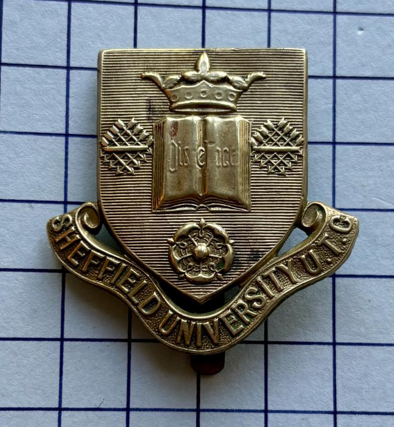 Scarce c1940-48 University of Sheffield Yorkshire University Training Corps (UTC) Cap Brass Badge