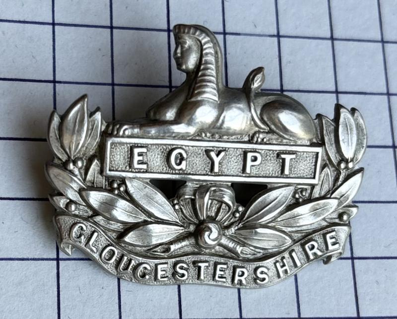 c1894-1908 Victorian / Edwardian Gloucestershire Regiment Early Cap Badge