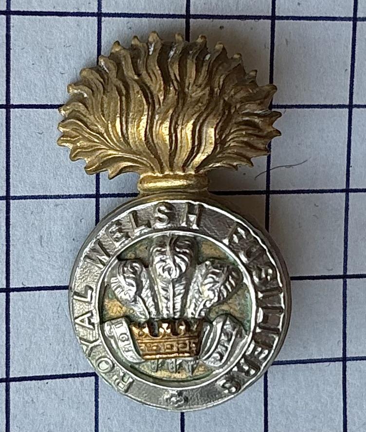 Pre-1920 Royal Welsh Fusiliers (RWF) Cap Badge